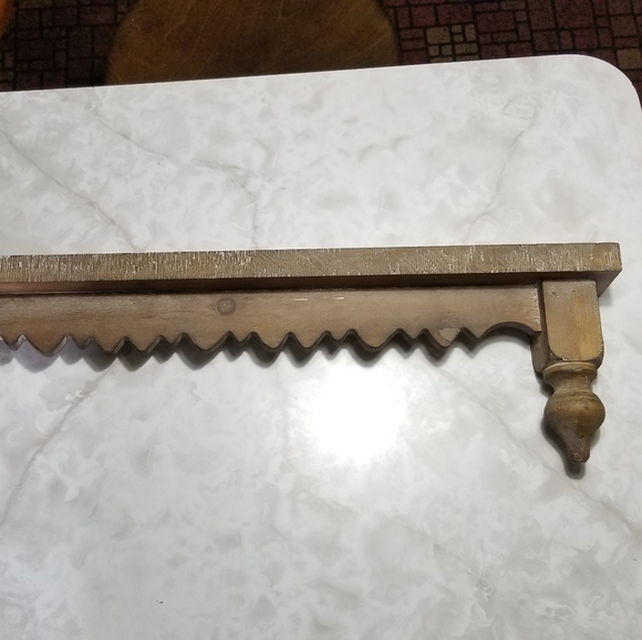 Distressed white washed rustic farmhouse country scalloped edge thin wall shelf - Picture 9 of 12